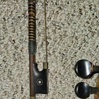 2 violins and 2 bows for Art or Decoration