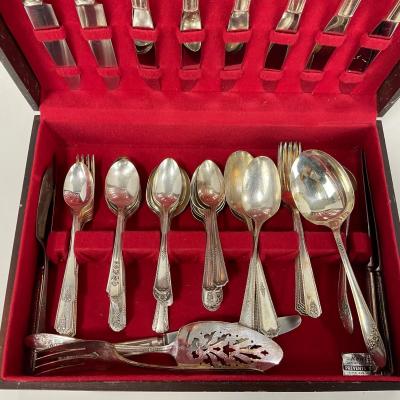 -198- COLLECTIBLE | Assorted Set of Silver Plate Silverware