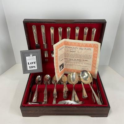 -198- COLLECTIBLE | Assorted Set of Silver Plate Silverware