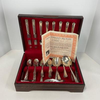 -198- COLLECTIBLE | Assorted Set of Silver Plate Silverware
