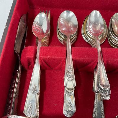-198- COLLECTIBLE | Assorted Set of Silver Plate Silverware