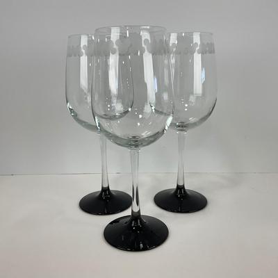 -209- KITCHEN | Mickey Mouse Wine Glasses