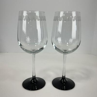 -209- KITCHEN | Mickey Mouse Wine Glasses