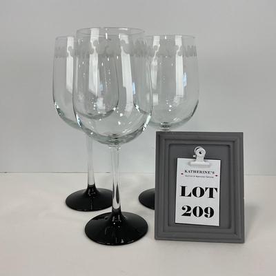 -209- KITCHEN | Mickey Mouse Wine Glasses