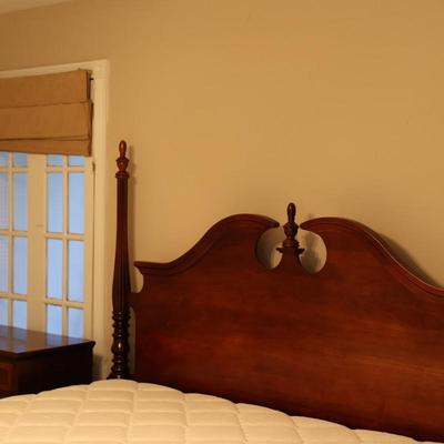 King Four Post Bed Frame & Two Stoneleigh Nightstands (See Description)