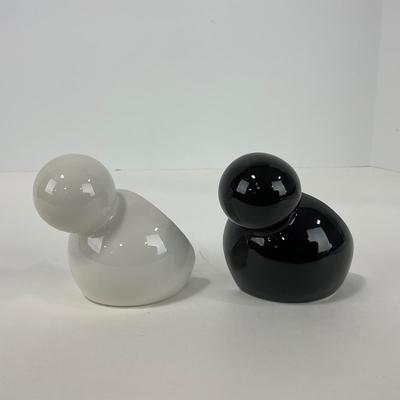 -212- KITCHEN | Black & White Mickey Mouse Salt & Pepper Set