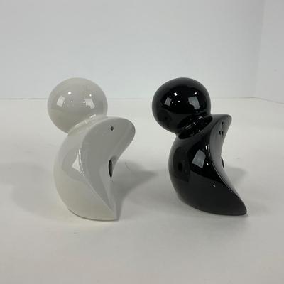 -212- KITCHEN | Black & White Mickey Mouse Salt & Pepper Set