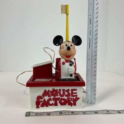 -223- COLLECTIBLE | 1973 Walt Disney Mickey Mouse Factory Electric Tooth Brush