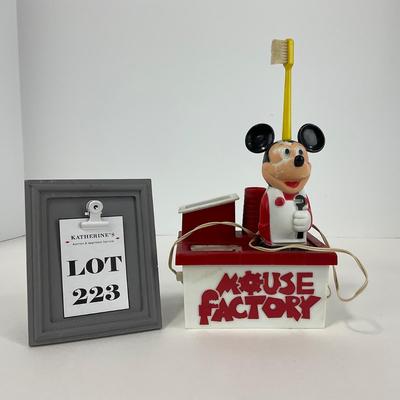 -223- COLLECTIBLE | 1973 Walt Disney Mickey Mouse Factory Electric Tooth Brush