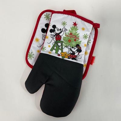 -227- HOLIDAY | Mickey Mouse Christmas Towel, Hot Pad, & Oven Mit