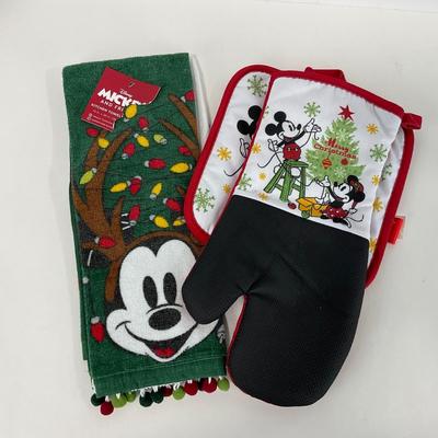 -227- HOLIDAY | Mickey Mouse Christmas Towel, Hot Pad, & Oven Mit