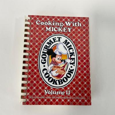 -228- KITCHEN | Mickey Mouse Cooking With Mickey Volume II, Mickey Towel & Oven Mit