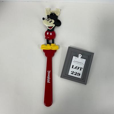 -229- COLLECTIBLE | Disneyland Resort Mickey Mouse Back Scratcher