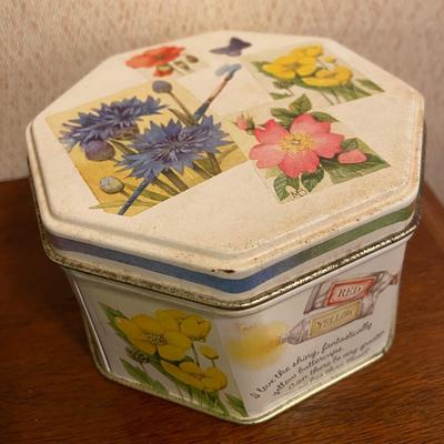 Easter Decor Lot (With Bonus Vintage Dictionary)