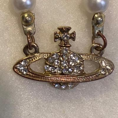 Vivienne Westwood - single strand faux pearl orb choker / 15â€