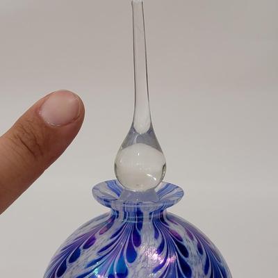 Art glass perfume decantor, iridescent, feathered design