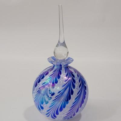 Art glass perfume decantor, iridescent, feathered design