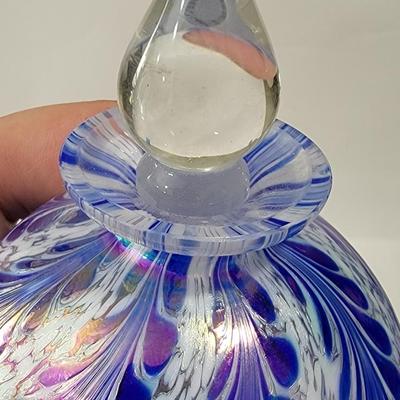 Art glass perfume decantor, iridescent, feathered design