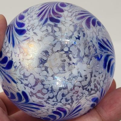 Art glass perfume decantor, iridescent, feathered design