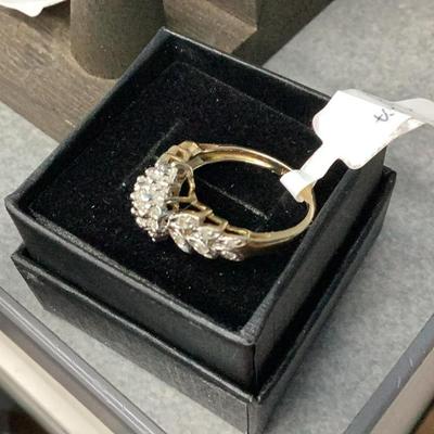 10kt Gold Diamond Ring (Size7.5)