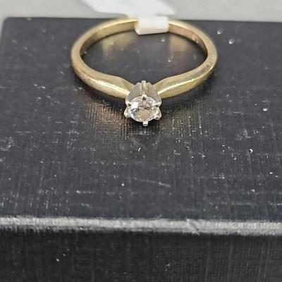 10kt Gold Diamond Ring (Size 6.5)