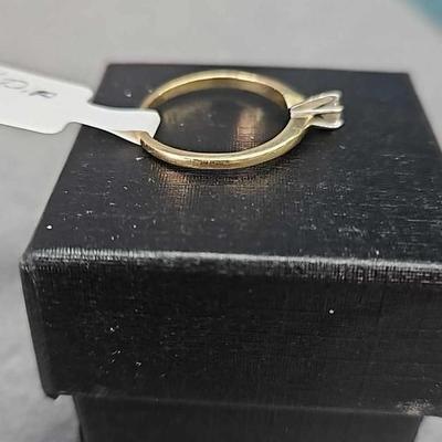 10kt Gold Diamond Ring (Size 6.5)