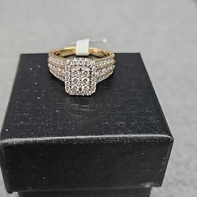 14 Kt Gold Diamond Ring (Size 7 )