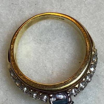 Goldtone with blue stone - size 5.5