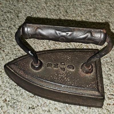 Very heavy antique iron!