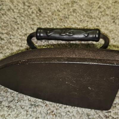 Very heavy antique iron!