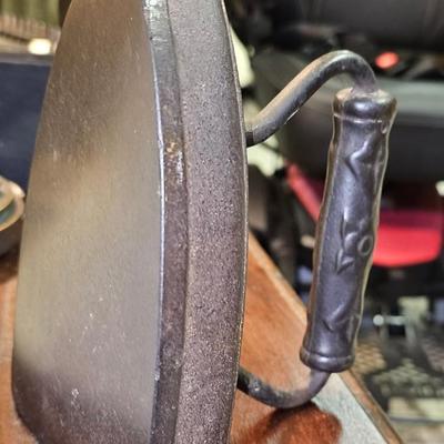 Very heavy antique iron!