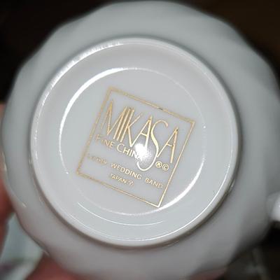 Mikasa "Wedding Band" China Dish set 7 coffee cups and saucers!