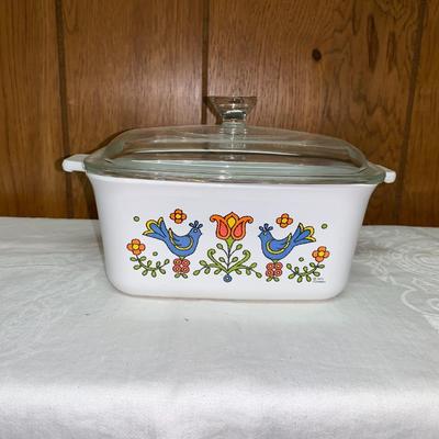 Pyrex country Festival casserole with lid
