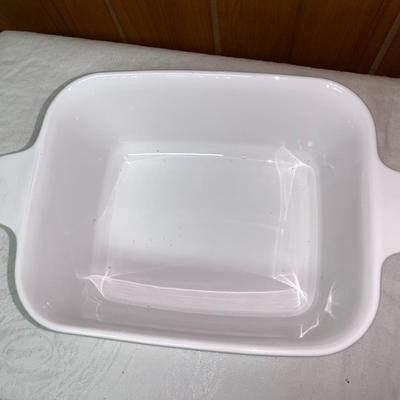 Pyrex country Festival casserole with lid