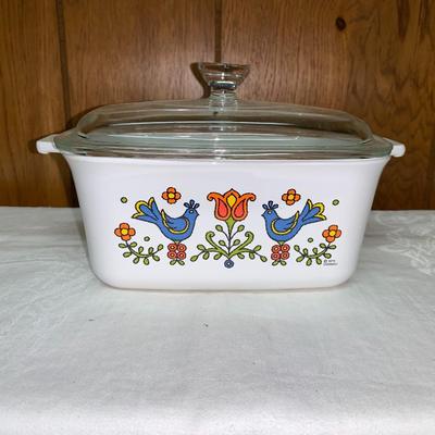Pyrex country Festival casserole with lid