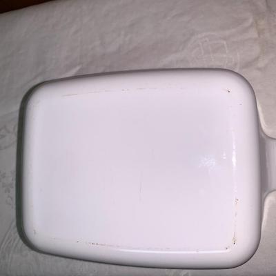 Pyrex country Festival casserole with lid