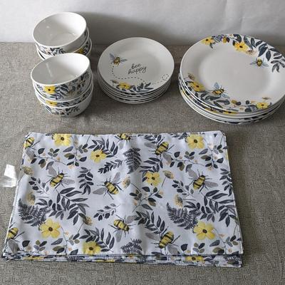 Royal Norfolk Bee Happy Dish Set