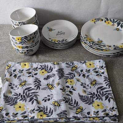 Royal Norfolk Bee Happy Dish Set
