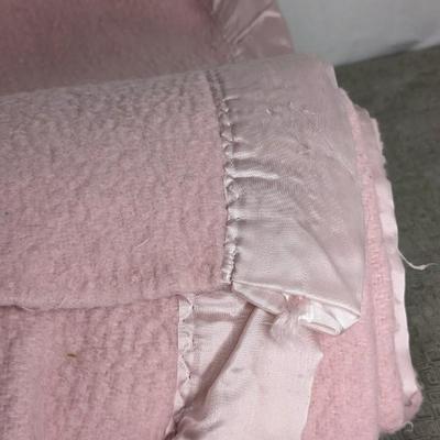 Queen Size Comfy Chenille Comforter Set and Throws