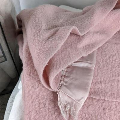 Queen Size Comfy Chenille Comforter Set and Throws