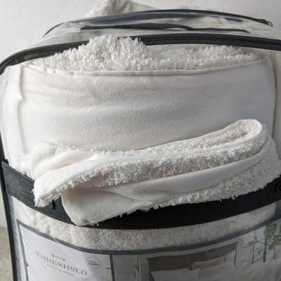 Queen Size Comfy Chenille Comforter Set and Throws