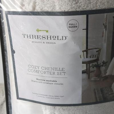 Queen Size Comfy Chenille Comforter Set and Throws