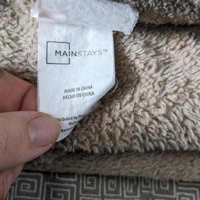 Queen Size Comfy Chenille Comforter Set and Throws