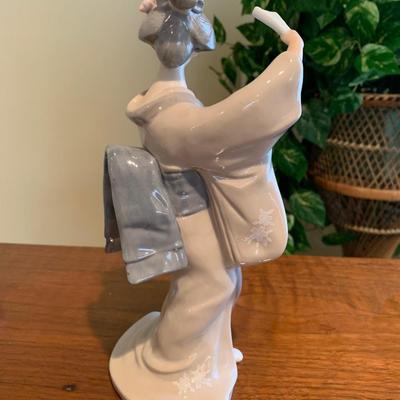Toyo geisha Porcelain Figurine