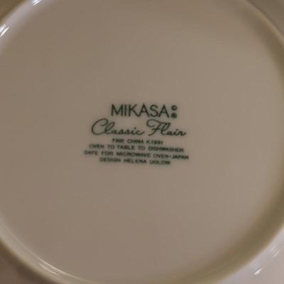 MIKASA Classic Flair Dinner & Salad Plates (16)