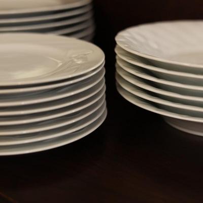 MIKASA Classic Flair Dinner & Salad Plates (16)