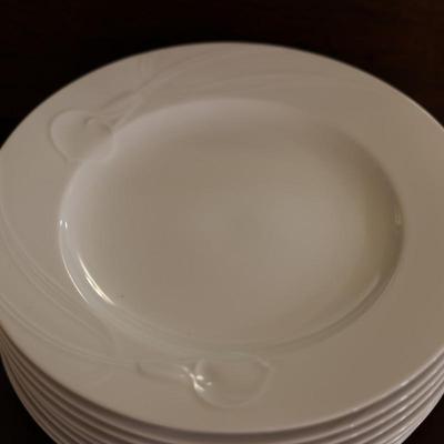 MIKASA Classic Flair Dinner & Salad Plates (16)