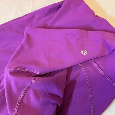Lululemon tall size 8 activewear and orange weaved bag