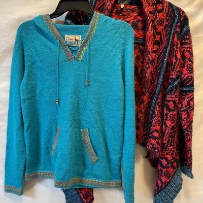 Beautiful sweater tops M