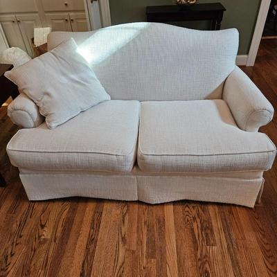 Rowe Furniture Sofa (LR-DW)